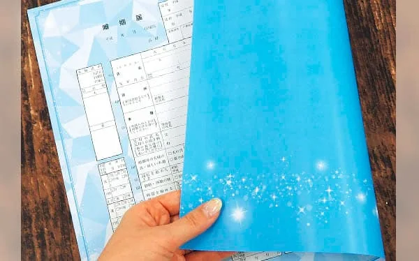 Crystalの保存用婚姻届の裏面デザイン